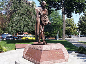 Photo of Mohandas K. Ghandi Statue
